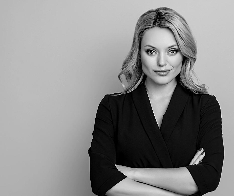 30s-modern-hijackal-female-smirk